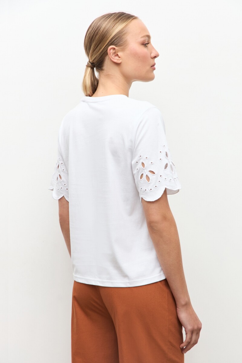 Remera calado en mangas blanco