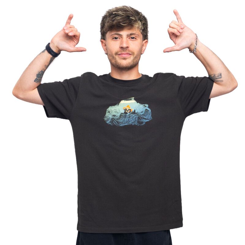 Remera La isla x La Vela - Pez Escampar Remera La isla x La Vela - Pez Escampar