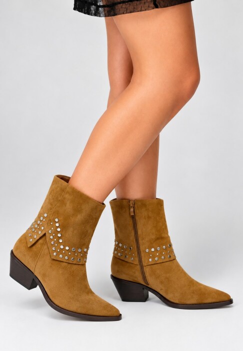 BOTA CORTA TACHA Camel