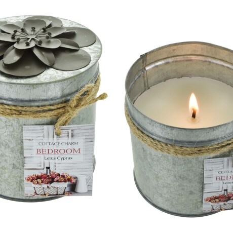 VELA AROMATICA C/CANDELABRO METAL C/FLOR EN TAPA 11.5X9CM 330GR CTC-102 VELA AROMATICA C/CANDELABRO METAL C/FLOR EN TAPA 11.5X9CM 330GR CTC-102