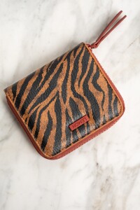 Billetera Animal Print Camel