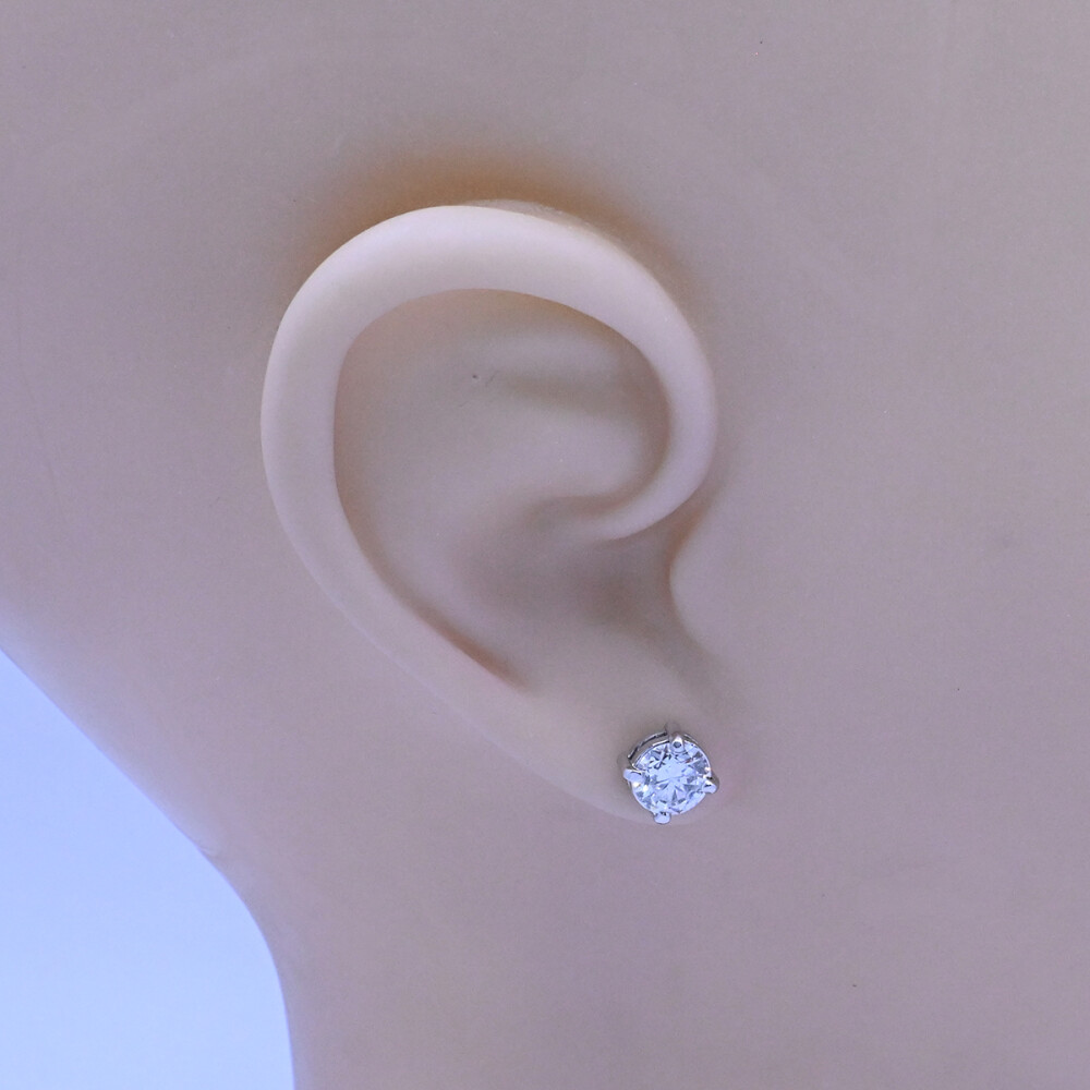 Caravanas oro 18k blanco con engarce 4 puntas y brillantes. Caravanas oro 18k blanco con engarce 4 puntas y brillantes.