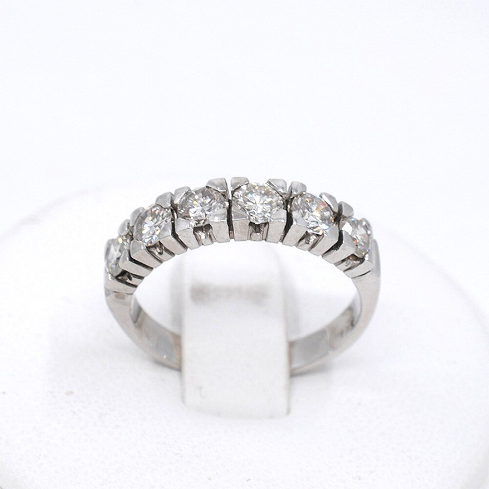 Anillo Medio Sin Fin En Oro Blanco 18K Anillo Medio Sin Fin En Oro Blanco 18K