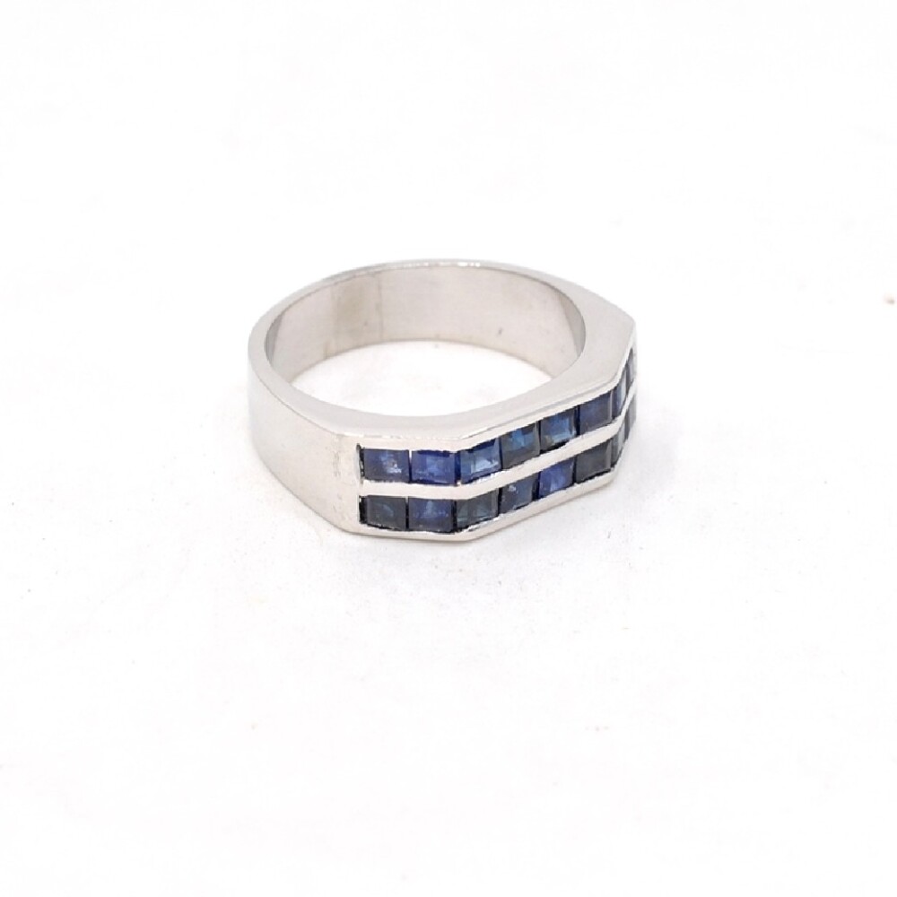 Anillo En Oro 18K Blanco Y Zafiros. Anillo En Oro 18K Blanco Y Zafiros.