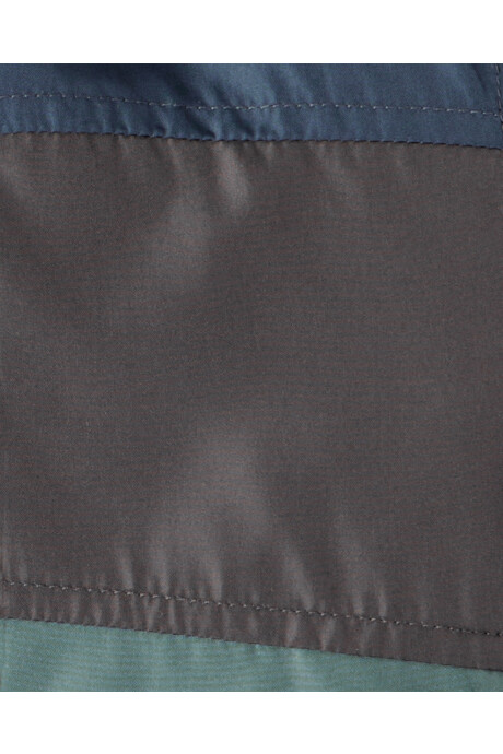 Campera resistente al agua, diseño bloques de color azul, negro y verde. Talles 12-24M Sin color