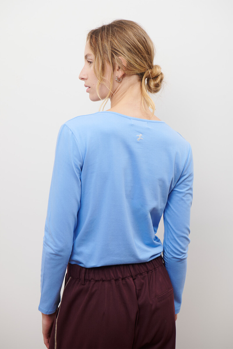 REMERA V M/LARGA CELESTE