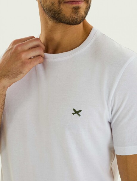 CAMISETA BÁSICA WORLD CON BORDADO BLANCO