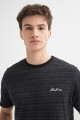 T-shirt con bordado y textura NEGRO