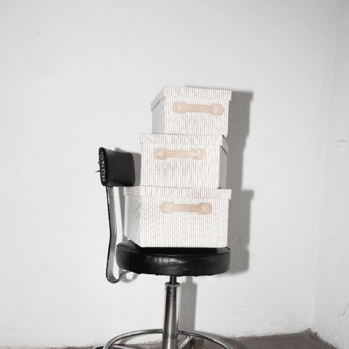 Caja rayas con manija y tapa - S 