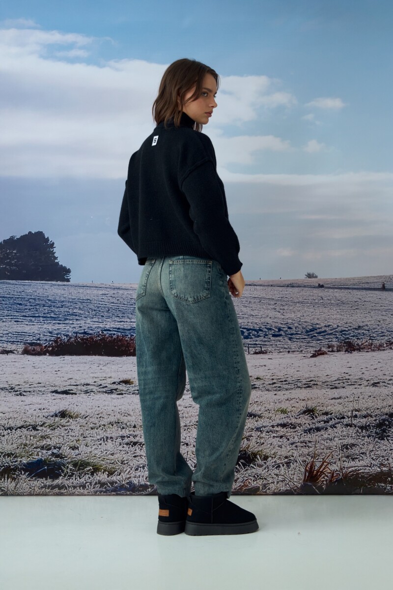 Sweater con cierre negro