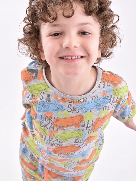 PIJAMA SKATE REMERA + SHORT ESTAMPADO 1