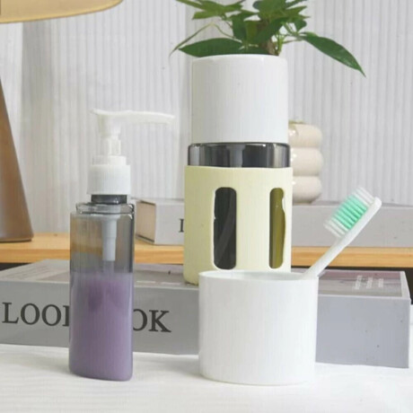 Set de 4 frasquitos con estuche rÃ­gido para viaje Verde