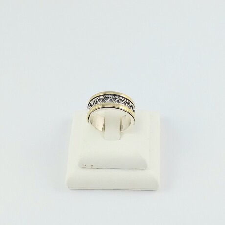 Anillo de plata 925 con doublé en oro 18K. Medidas diámetro interno 16mm, ancho superior 8.5mm #12 Anillo de plata 925 con doublé en oro 18K. Medidas diámetro interno 16mm, ancho superior 8.5mm #12