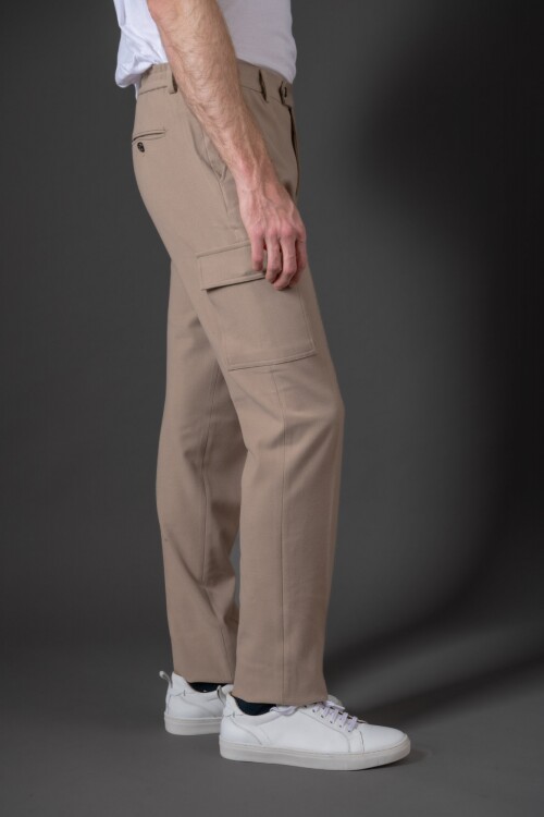 Pantalón cargo Beige