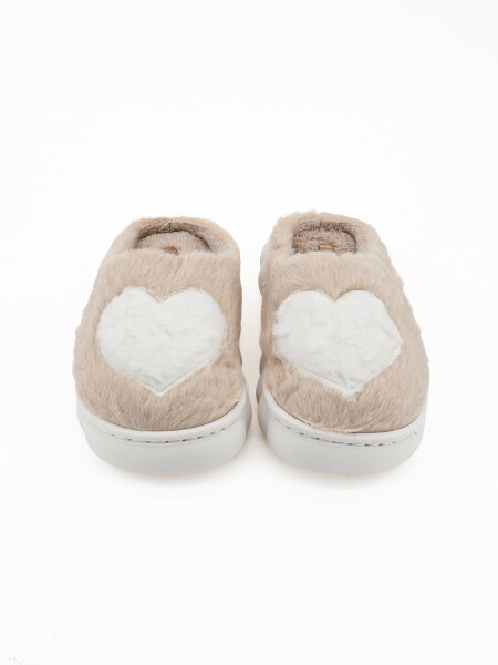 PANTUFLA CORAZÓN BEIGE