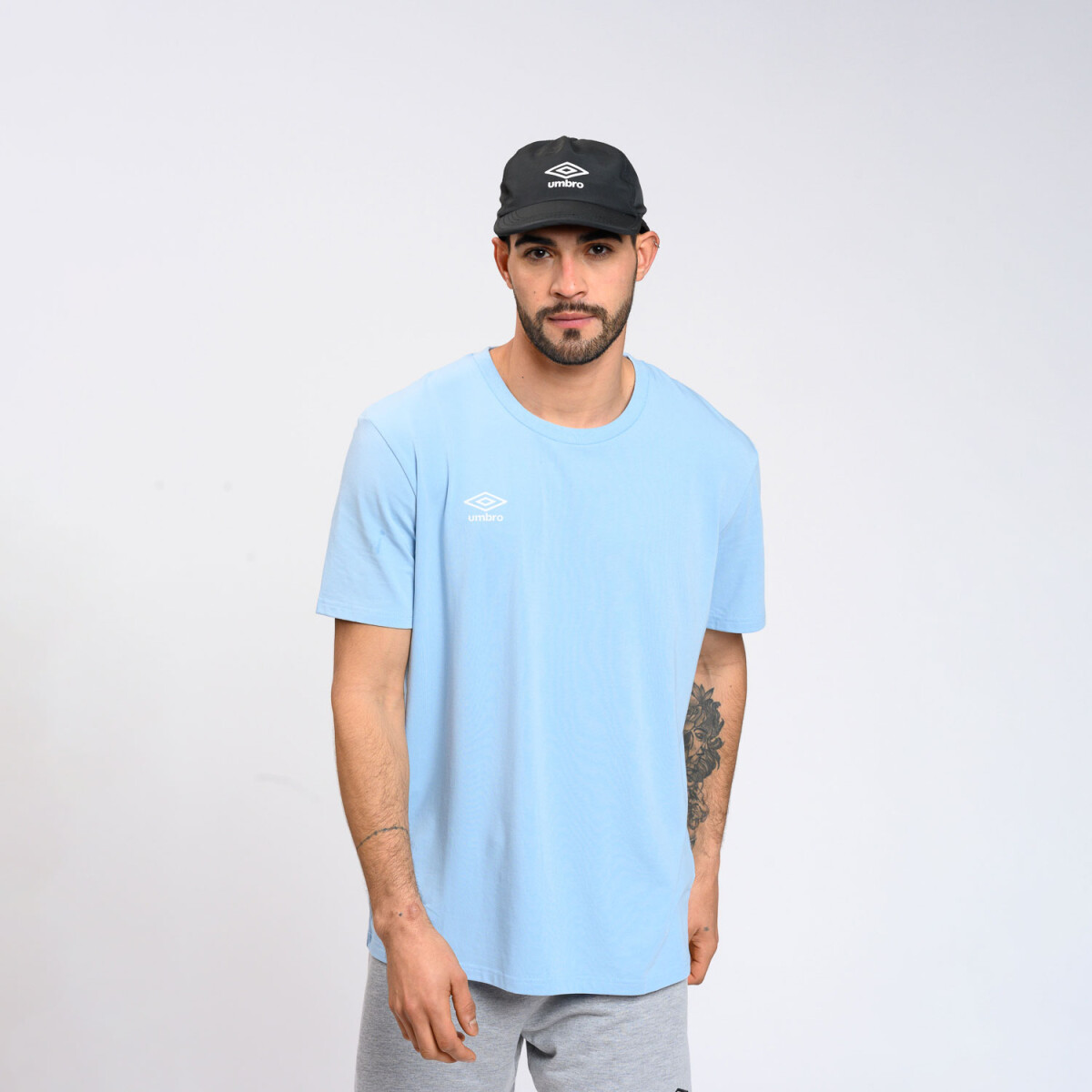 REMERA RAY HOMBRE Umbro Hombre - 007 