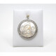 Medalla Estilo Antiguo En Platino Con Imagen Religiosa En Nácar Y Diamantes Medalla Estilo Antiguo En Platino Con Imagen Religiosa En Nácar Y Diamantes