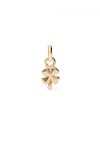 CHARM BAÑADO EN ORO 18K CON FORMA DE TREBOL. Charm