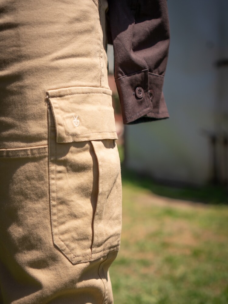 Pantalón cargo flex Beige