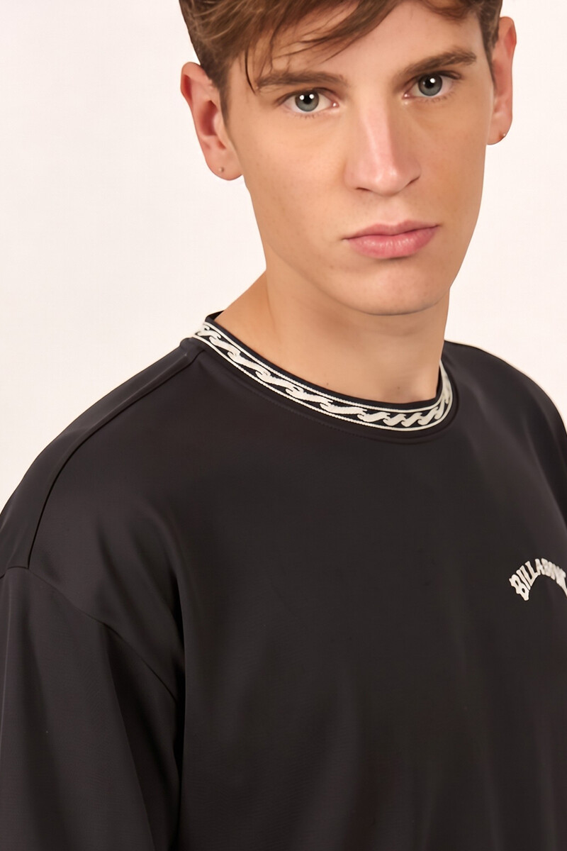REMERA FRONT OVER TEE J-negro
