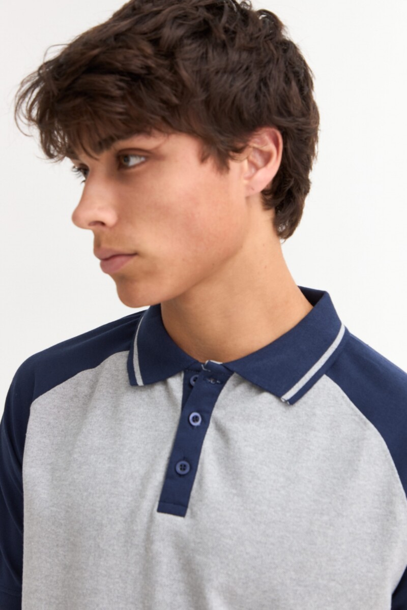 Remera polo manga corta combinada GRIS