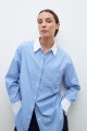 Camisa rayada oversized celeste