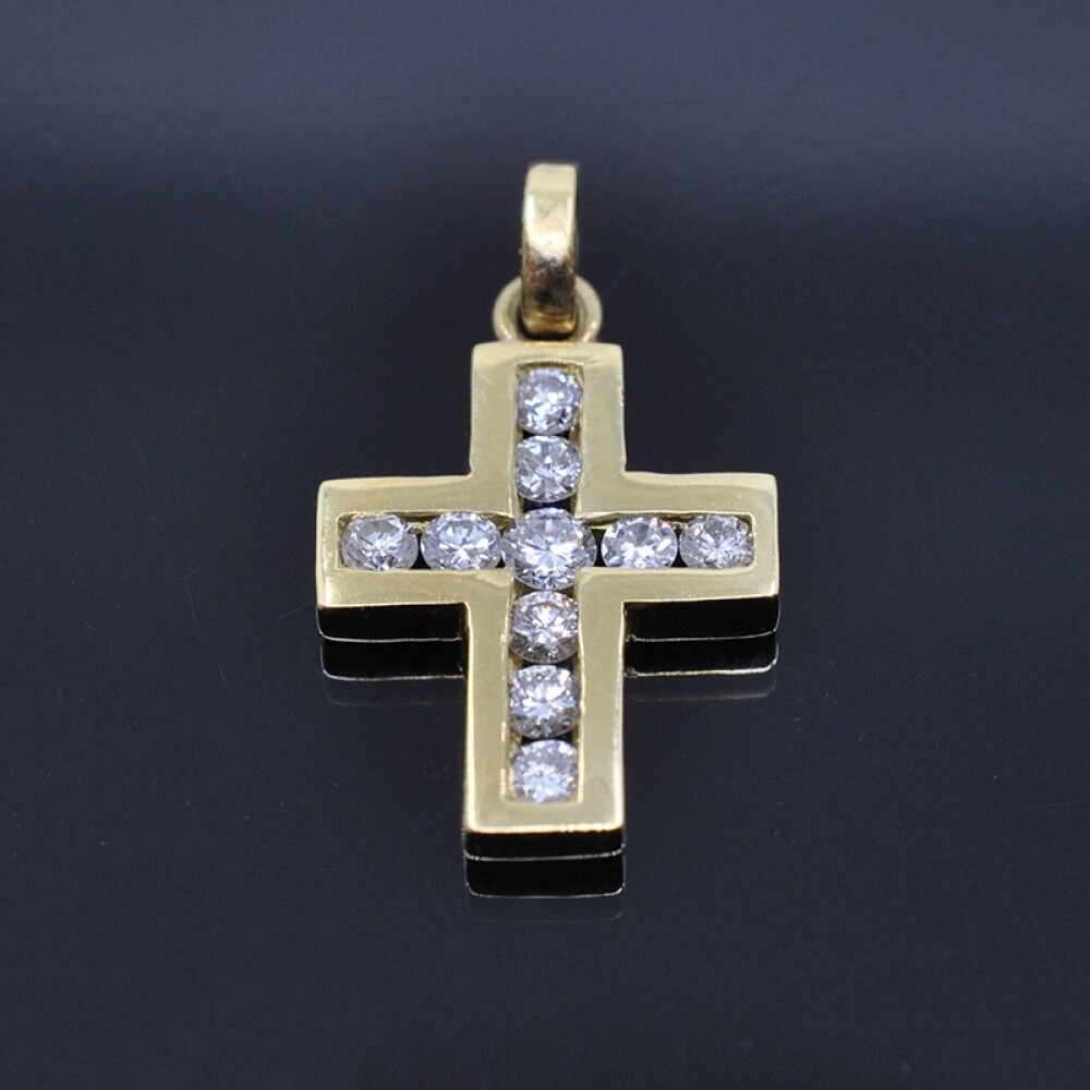 Cruz En Oro 18K amarillo Y brillantes 15 x 12 mm Cruz En Oro 18K amarillo Y brillantes 15 x 12 mm