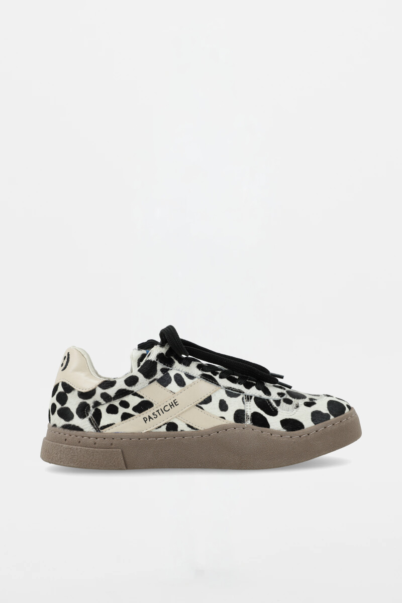 Sneaker Club 82 Dots