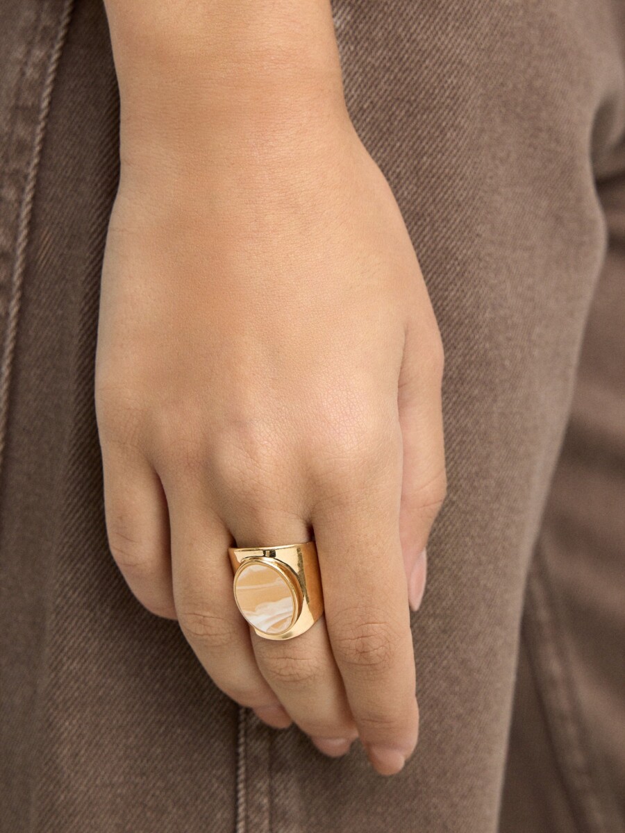 Anillo Ancho Con Detalle Ovalado beige