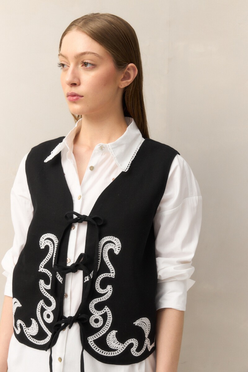 CHALECO BORDADITO Negro