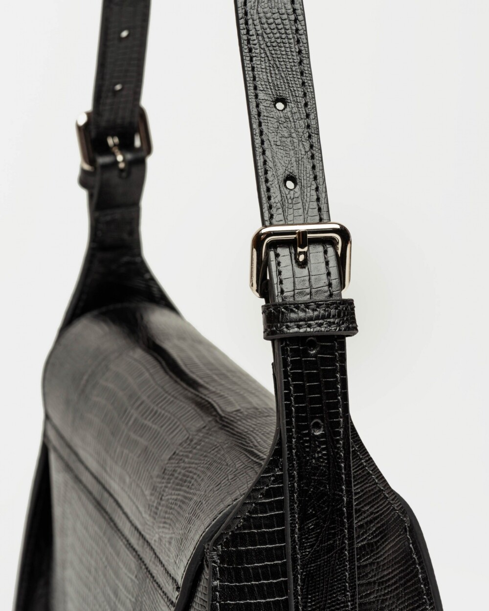Cartera al hombro Nicola en cuero lagarto Negro