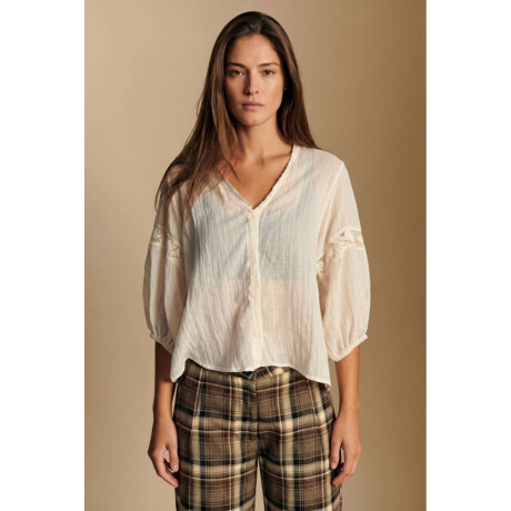 Blusa Con Encajes Bordados Arena