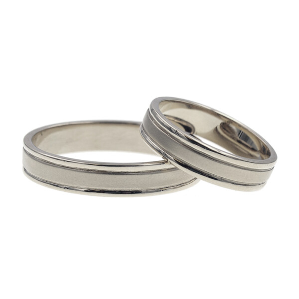 Par de alianzas de oro blanco 18k satinado y brillo de 4.5mm Par de alianzas de oro blanco 18k satinado y brillo de 4.5mm