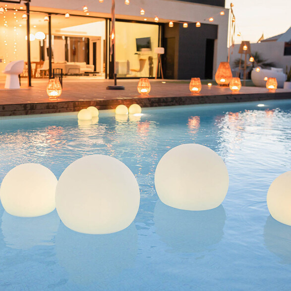 Globo flotante LED solar RGBWW IP68 Ø30cm NW0002