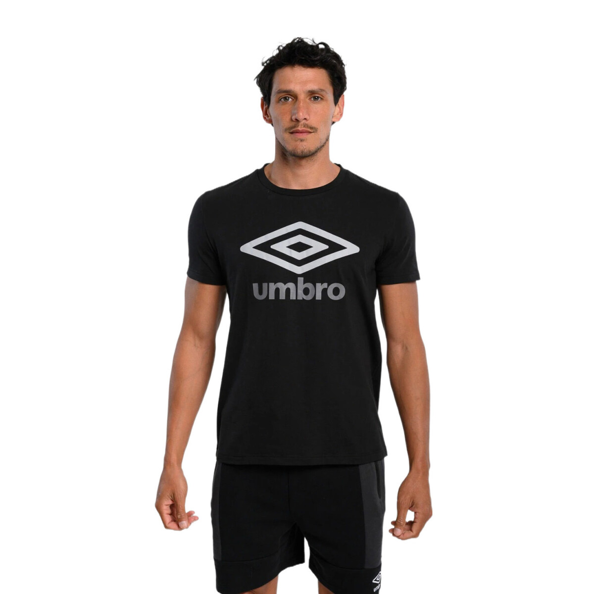 Remera de Hombre Umbro Big Logo - Negro - Gris 