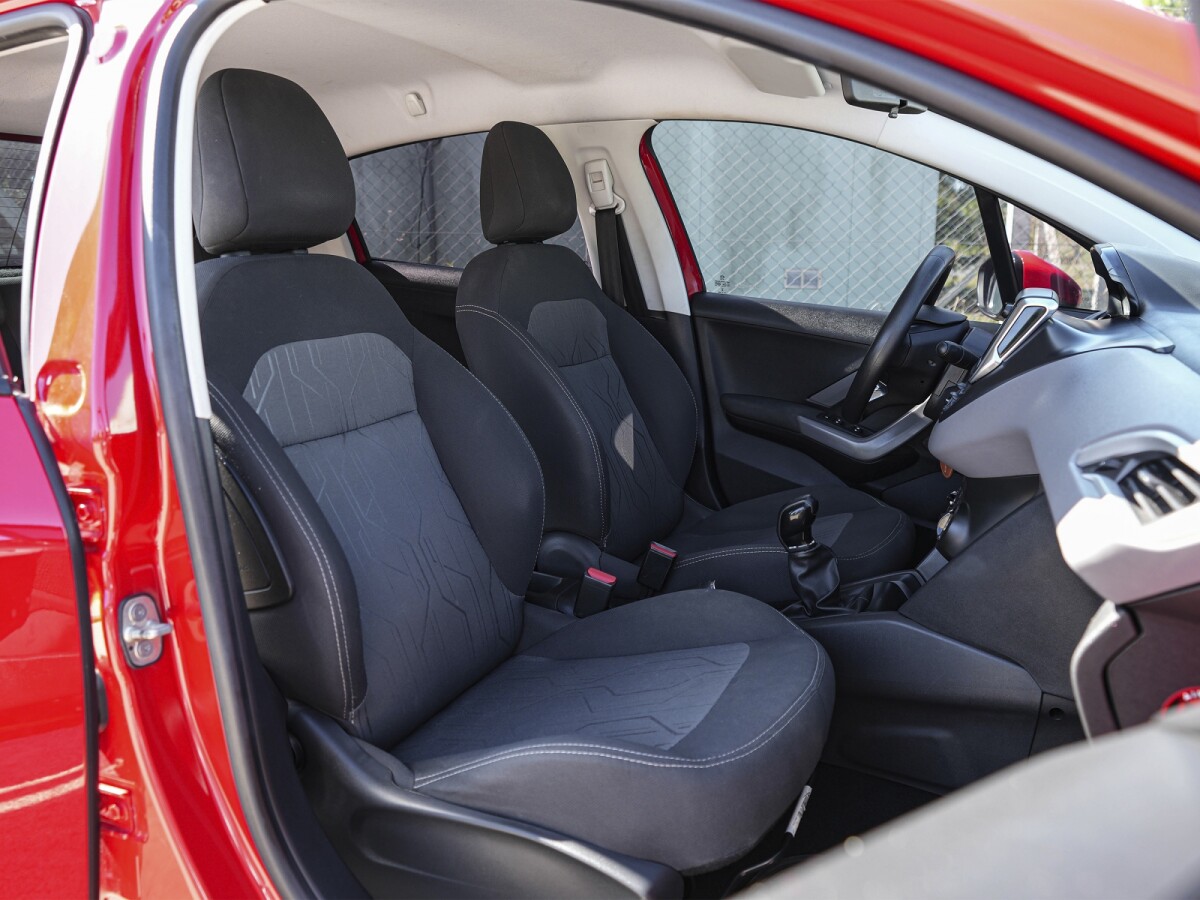 Peugeot 208 Allure 1.5 Extra Full 1.5 | Permuta / Financia Peugeot 208 Allure 1.5 Extra Full 1.5 | Permuta / Financia