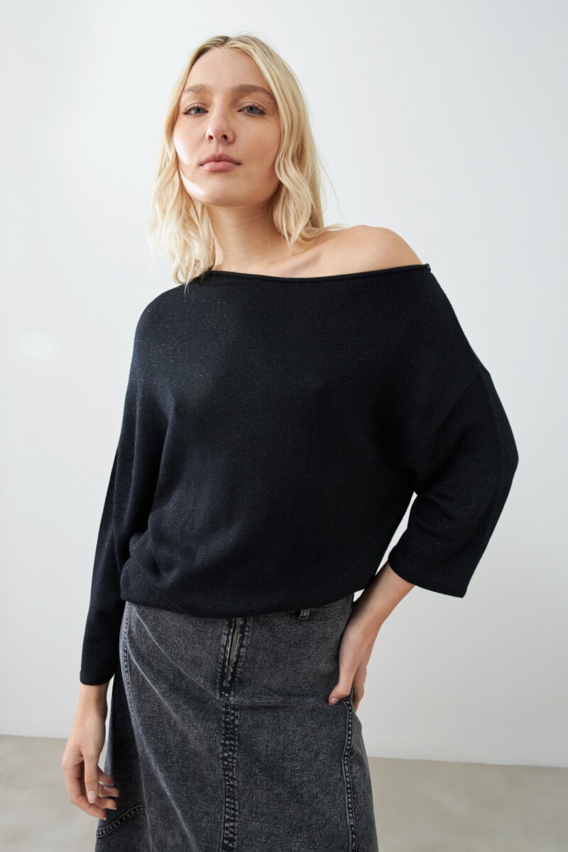 Sweater escote asimétrico negro