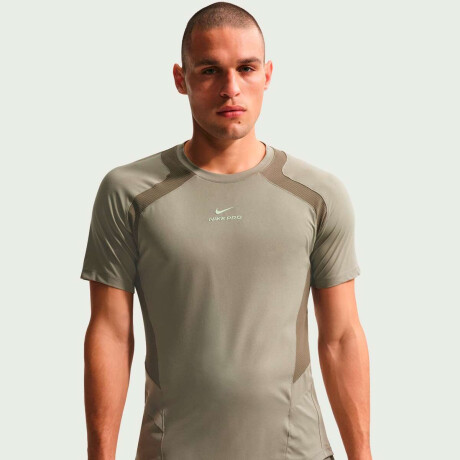 Remera Nike Pro Training de Hombre Gris