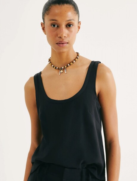 BLUSA CON CUELLO EN U NEGRO