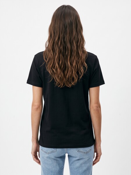 REMERA CAMERON NEGRO.