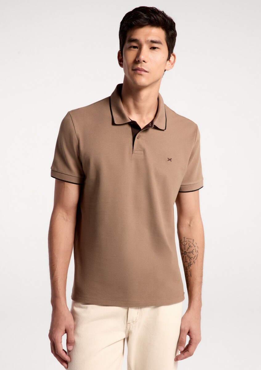 CAMISA DE CUELLO CON BORDADO - MARRÓN 