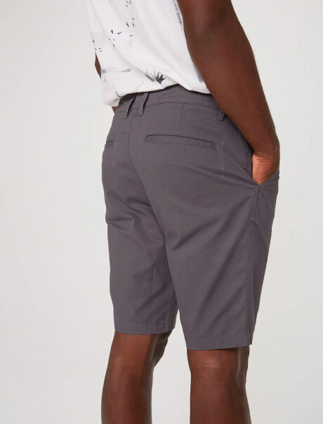 BERMUDA BÁSICA MODELO CHINO GRIS OSCURO