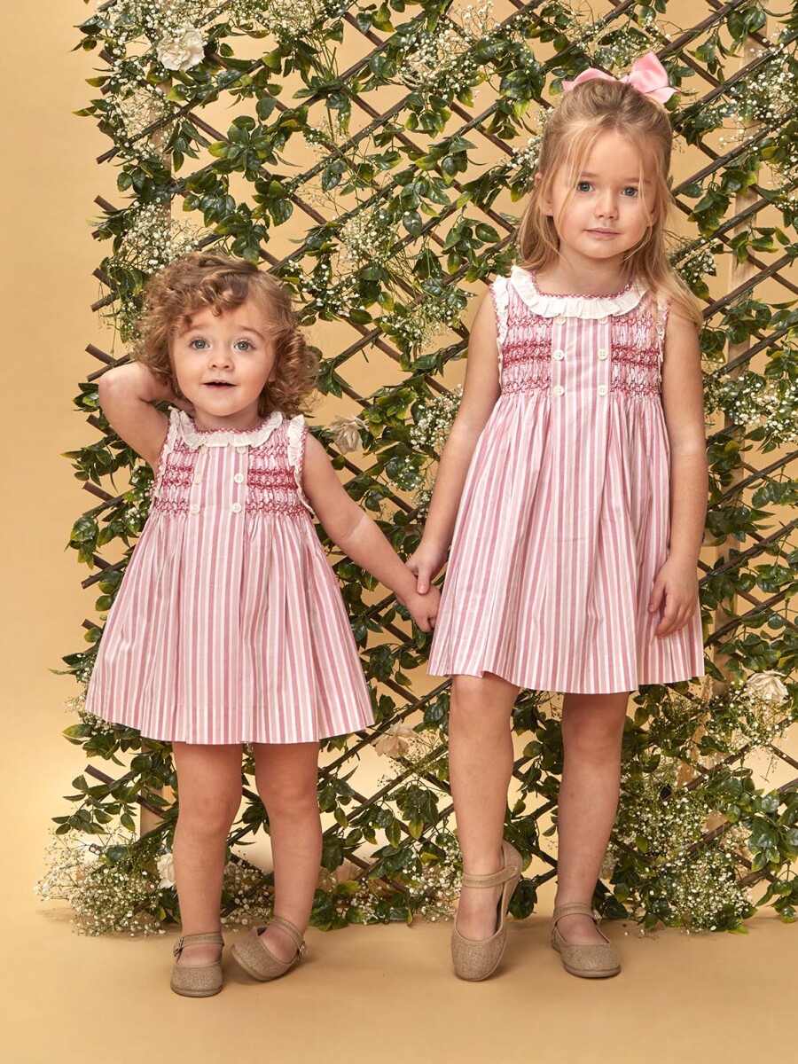 Vestido De Rayas Con Nido De Abeja Y Volante Rosa