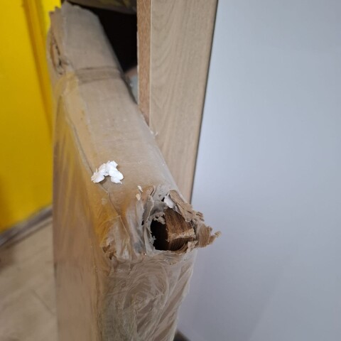 [OUTLET] Escritorio CAPI - Diseño minimal con caballete y estantes - Nogal / Blanco [Esquina de mesa golpeada] [OUTLET] Escritorio CAPI - Diseño minimal con caballete y estantes - Nogal / Blanco [Esquina de mesa golpeada]