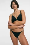 Colaless Abril Negro