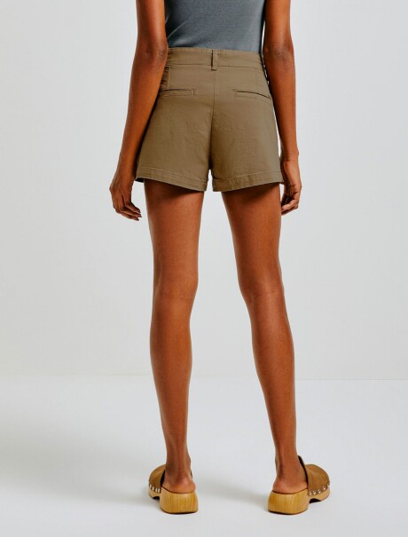 SHORT BÁSICO MODELO CHINO MARRÓN