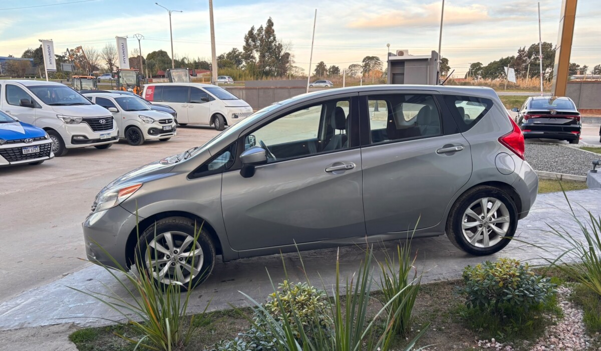 Nissan Note Advance CVT - 2014 Nissan Note Advance CVT - 2014