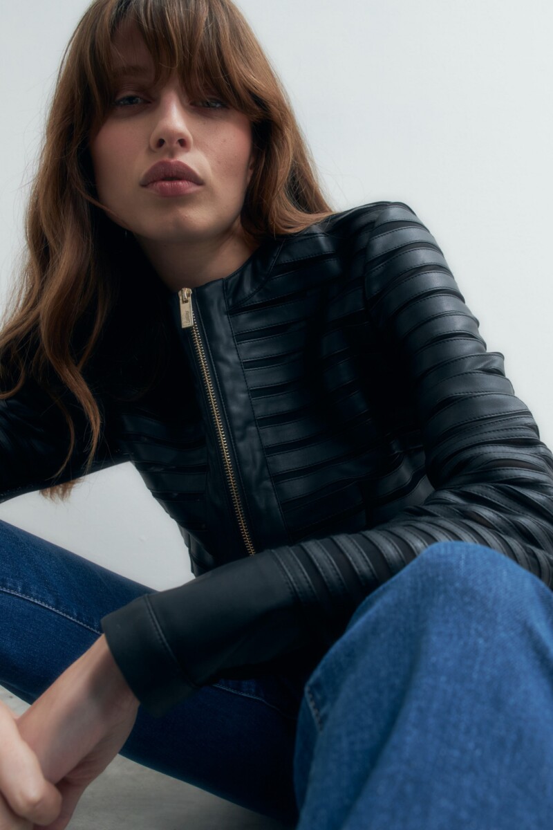 Chaqueta eco cuero con tul - negro 