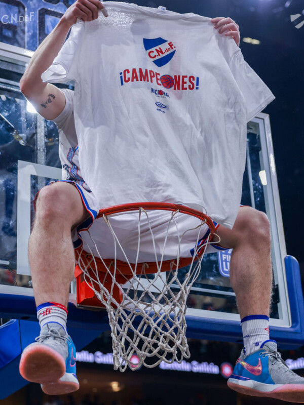 Camiseta Nacional Campeón LUB 20 Umbro Hombre Blanco