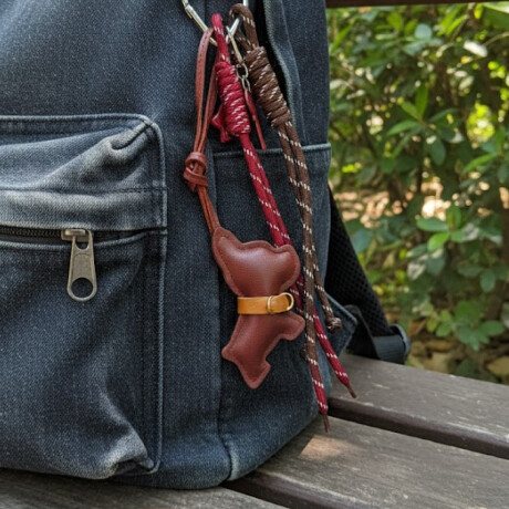 Llavero con accesorios Perrito Bulldog Marron